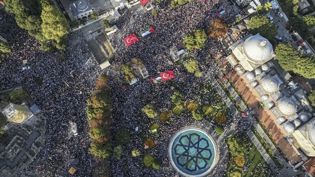 Skup u Istanbulu