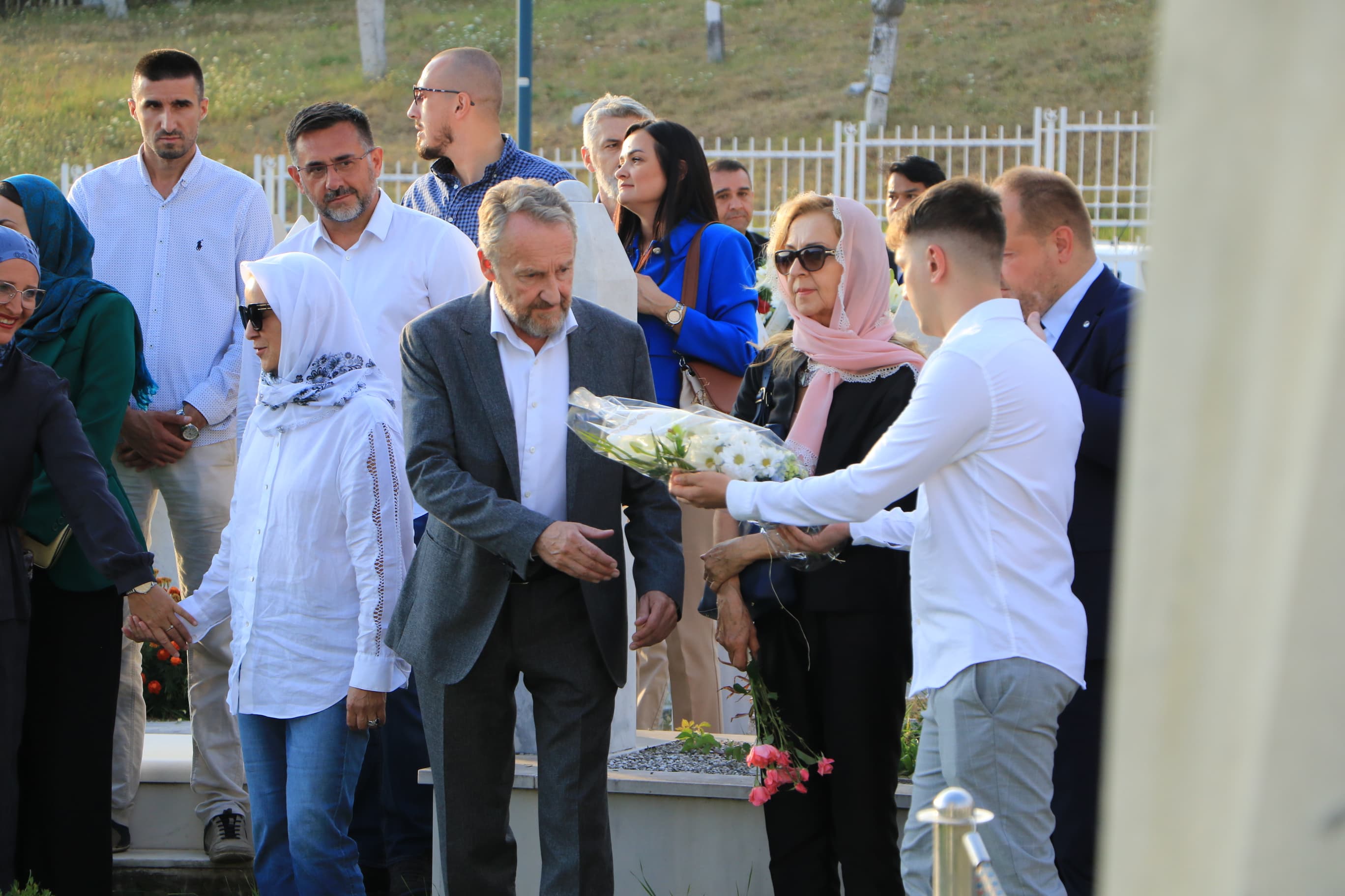 99 rođendan, Alija Izetbegović, polaganje cvijeća