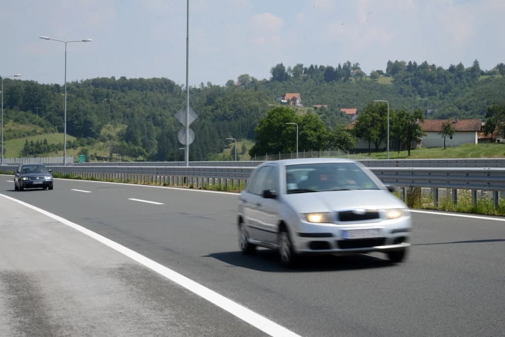 Zbog visokih temperatura tokom dana izbjegavajte vožnju na duže relacije