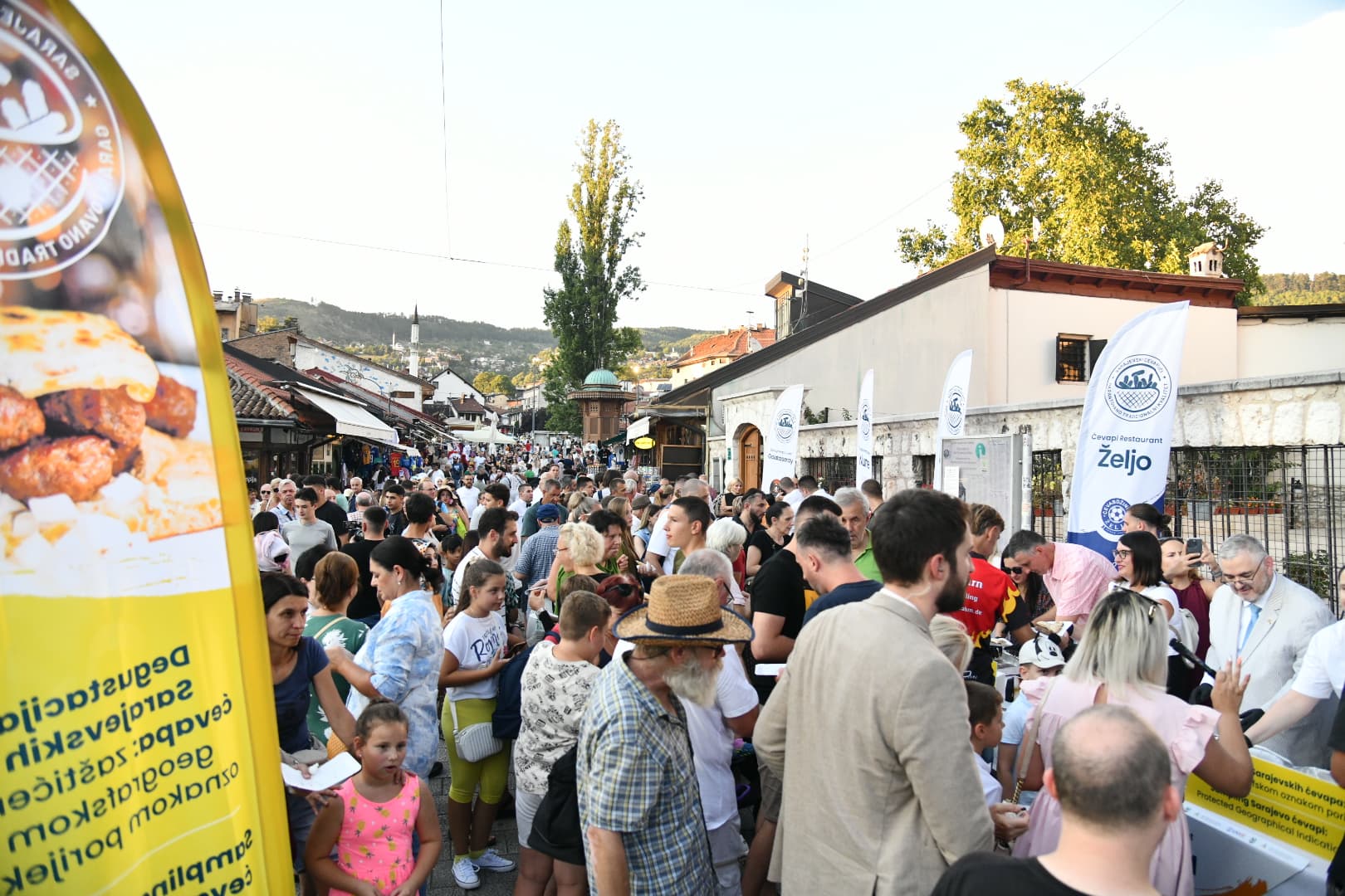Podjela ćevapa na Baščaršiji
