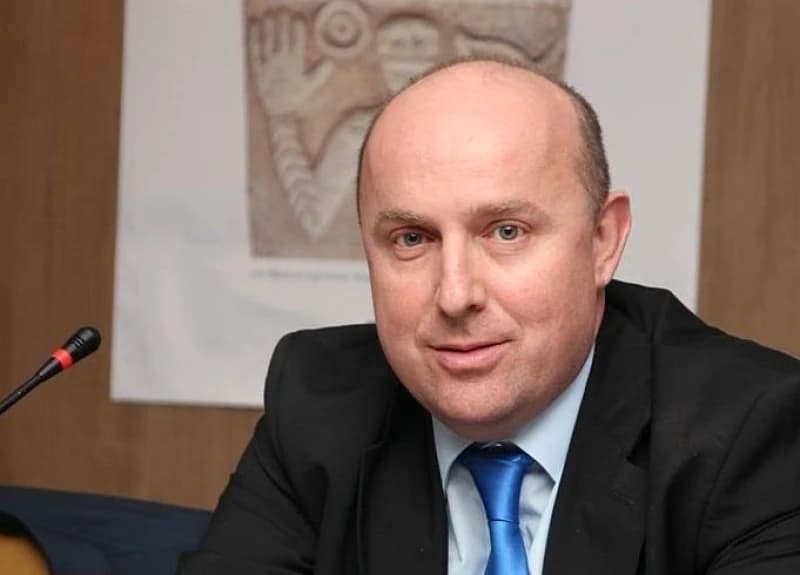 Dr. Enis Hasanović