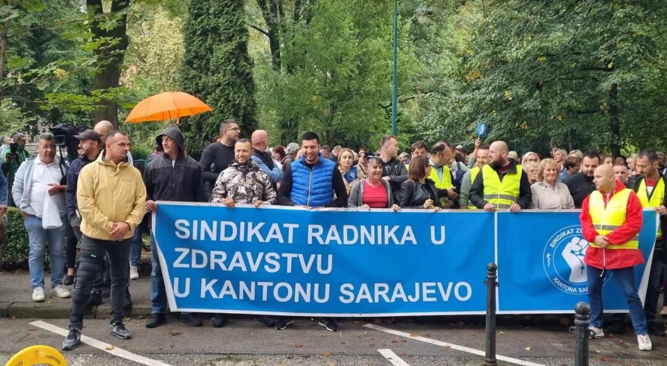 S protesta radnika u zdravstvu KS