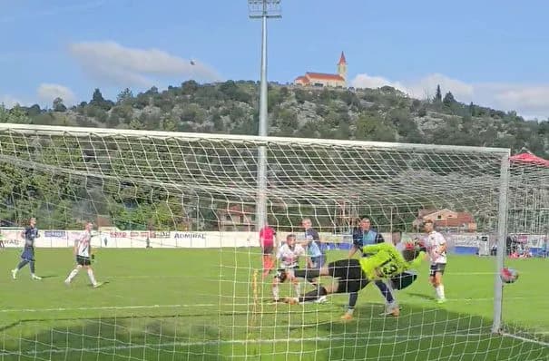 Šuta pogađa za 1:0