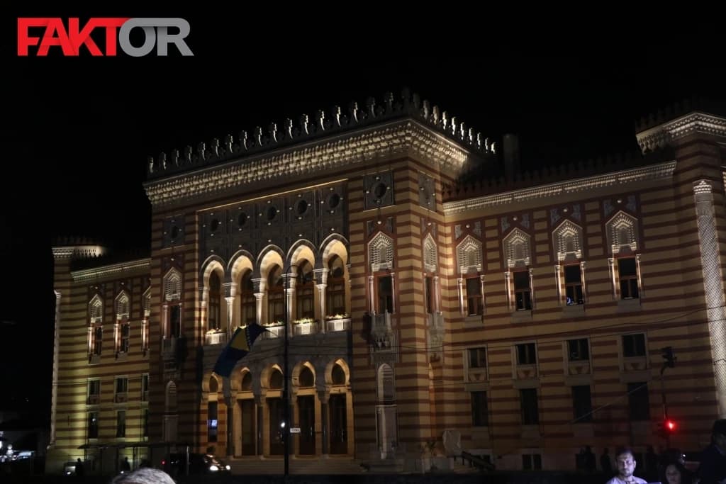 Ljepša nego ikada: Sarajevska Vijećnica zasjala na godišnjicu paljenja