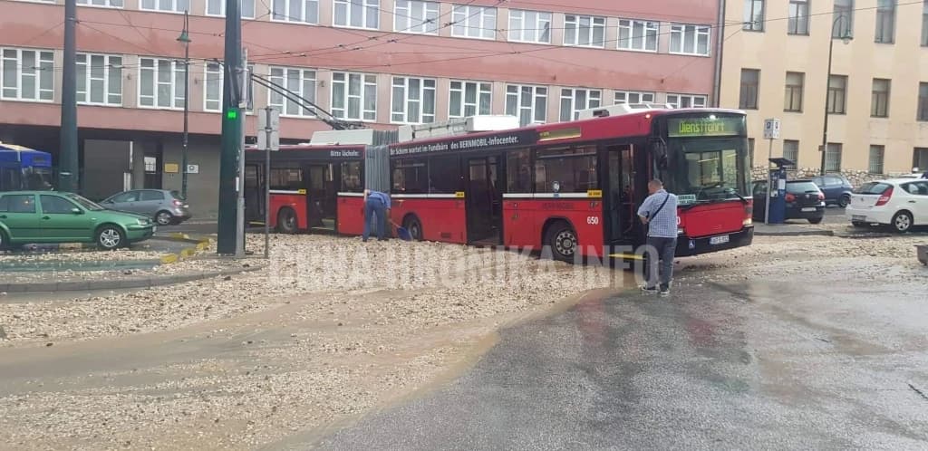 Trolejbus u pijesku 