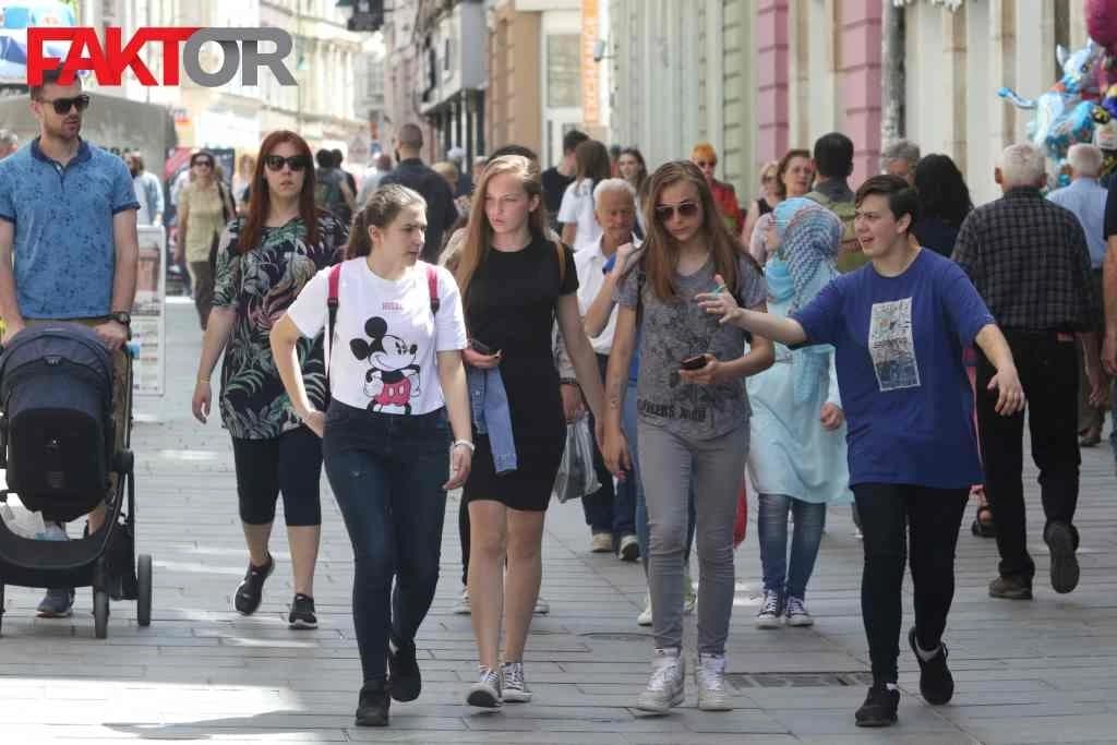 Ferhadija i šetači 