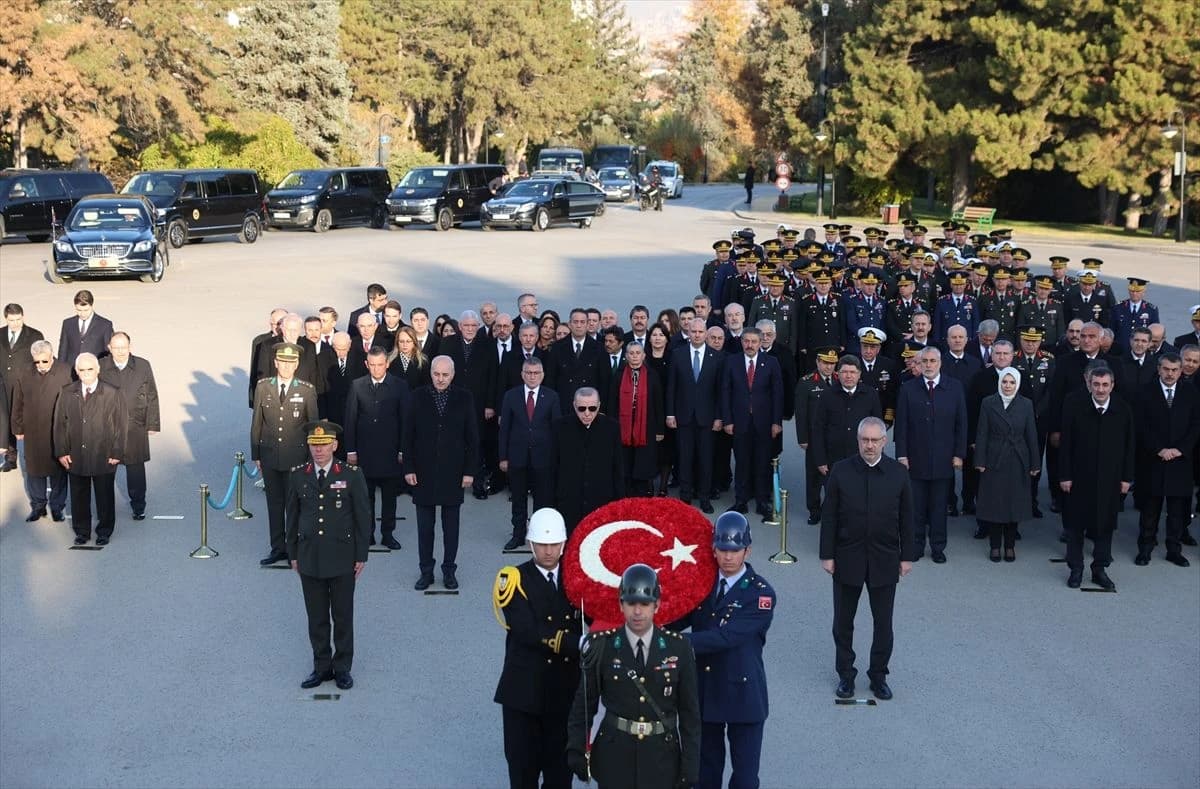 Recep Tayyip Erdogan na polaganju vijenca