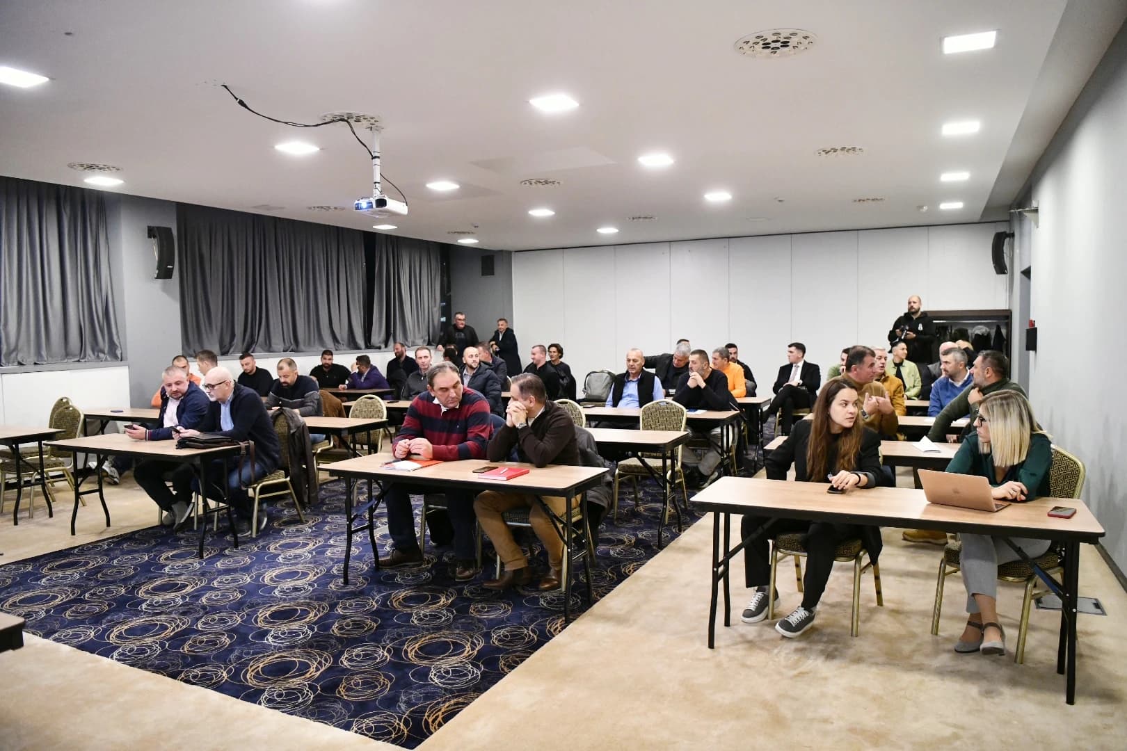 Sa večerašnje sjednice