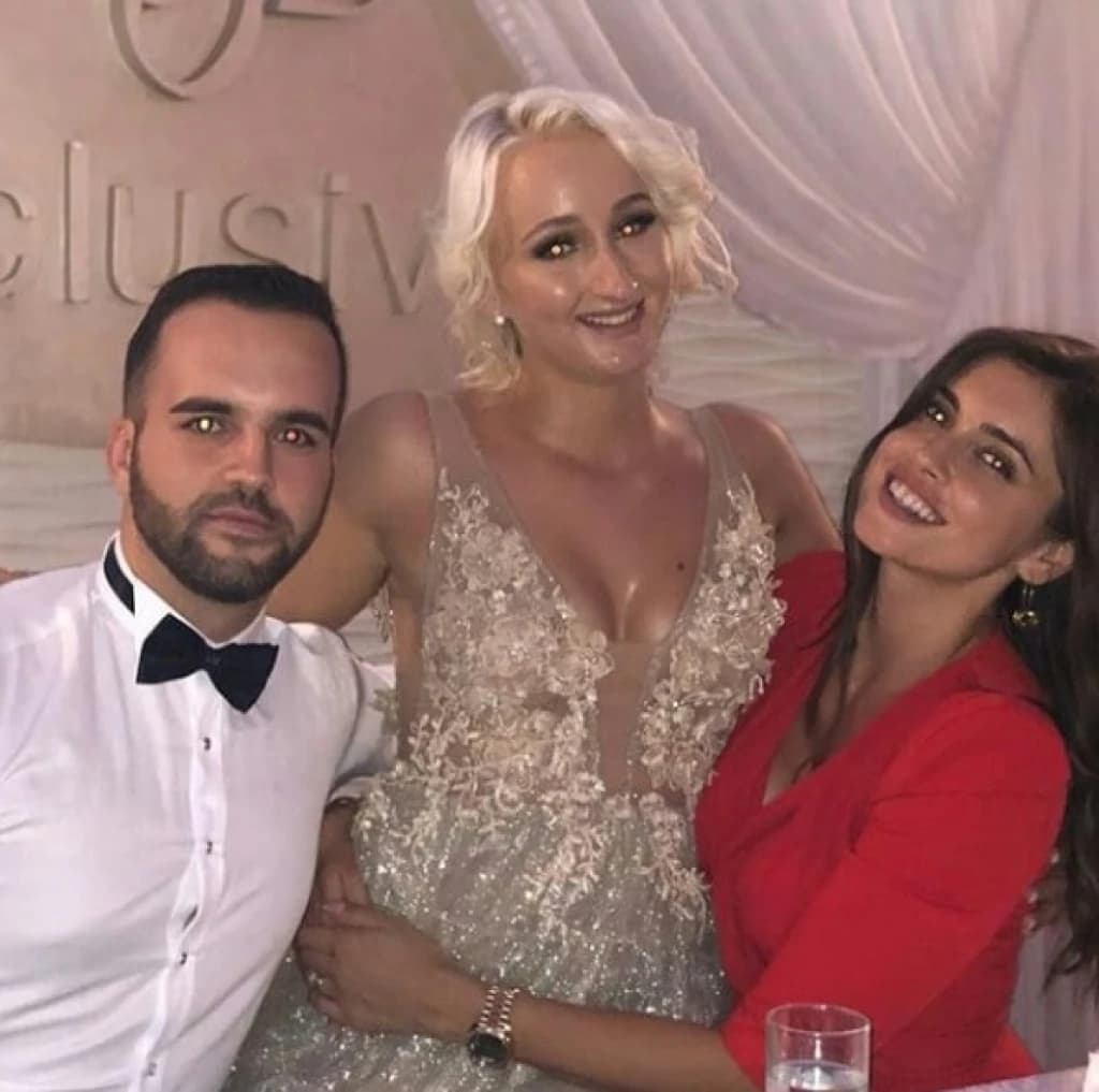 Amra sa bratom i njegovom izabranicom Eminom