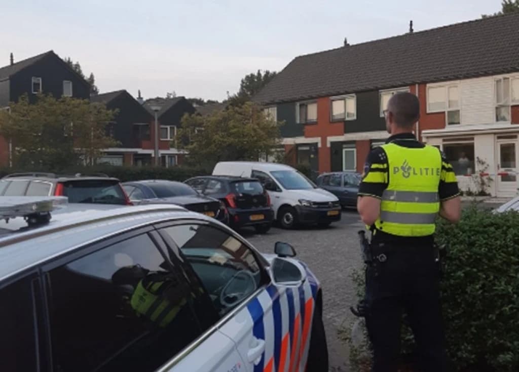Policija ispred kuće u kojoj se dogodio zločin