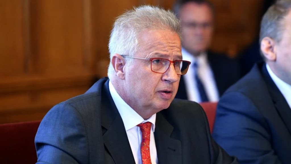 László Trócsányi