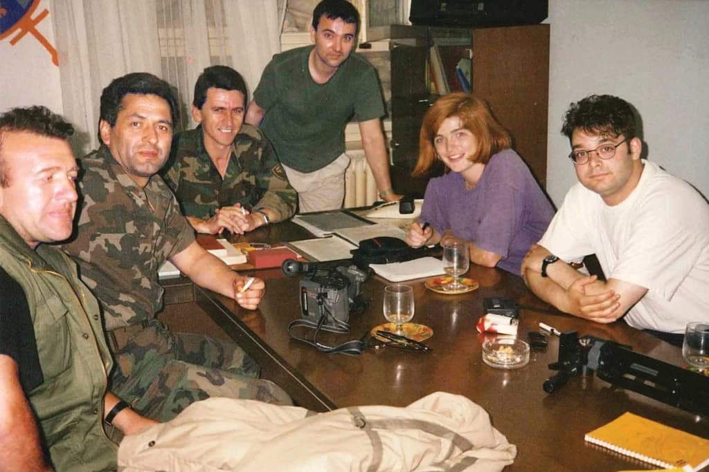 Samantha Power u društvu pripadnika Armije RBiH