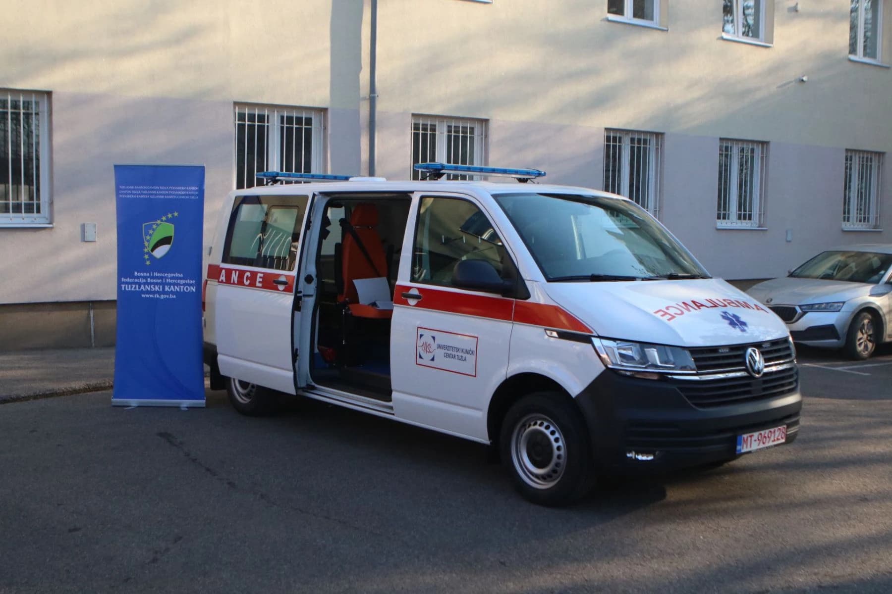 Sanitetsko vozilo danas predato