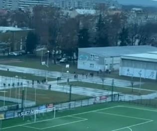 Deseci djece bježe