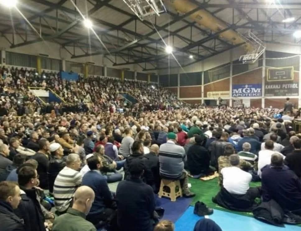 U prepunoj dvorani u Kaknju upriličena Večer Kur'ana, došao i najmlađi hafiz u Evropi