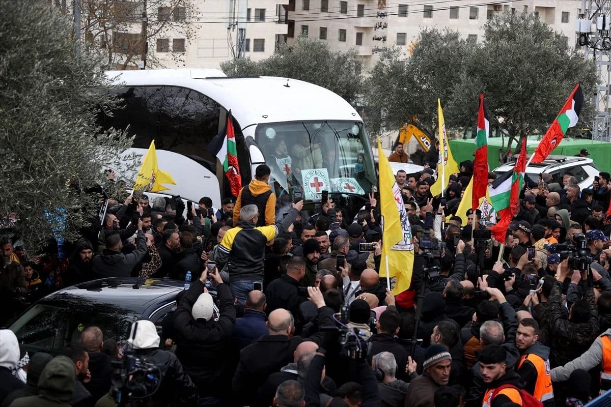 U autobusu Crvenog krsta nalazila su se 42 zatvorenika