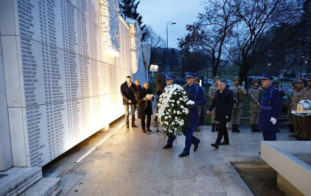 Željko Komšić na polaganju cvijeća