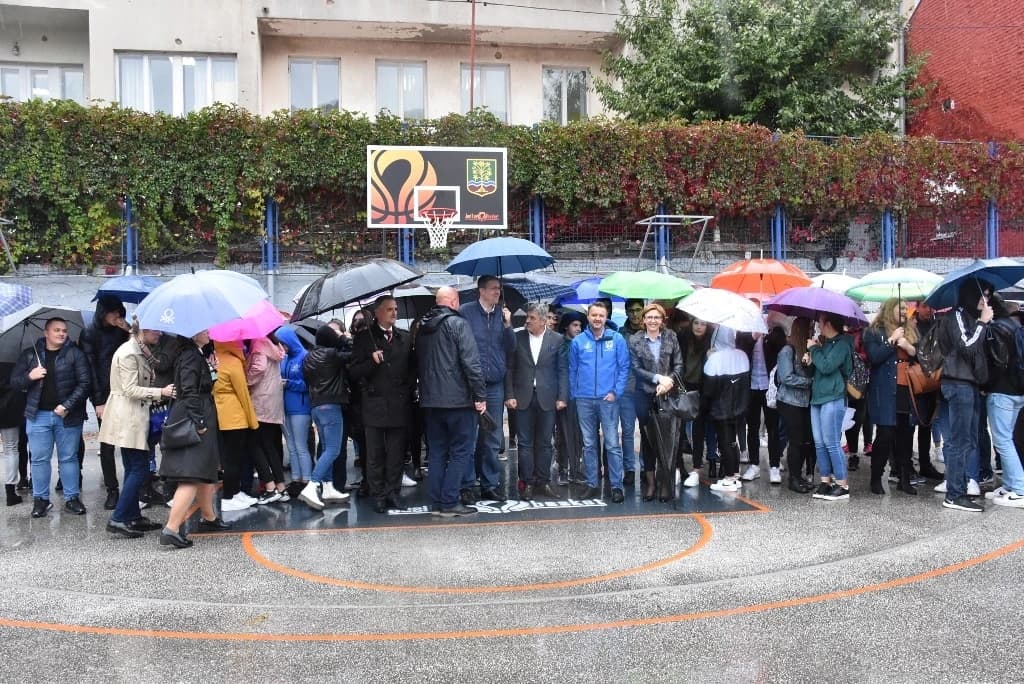 Metalac košarkaško igralište
