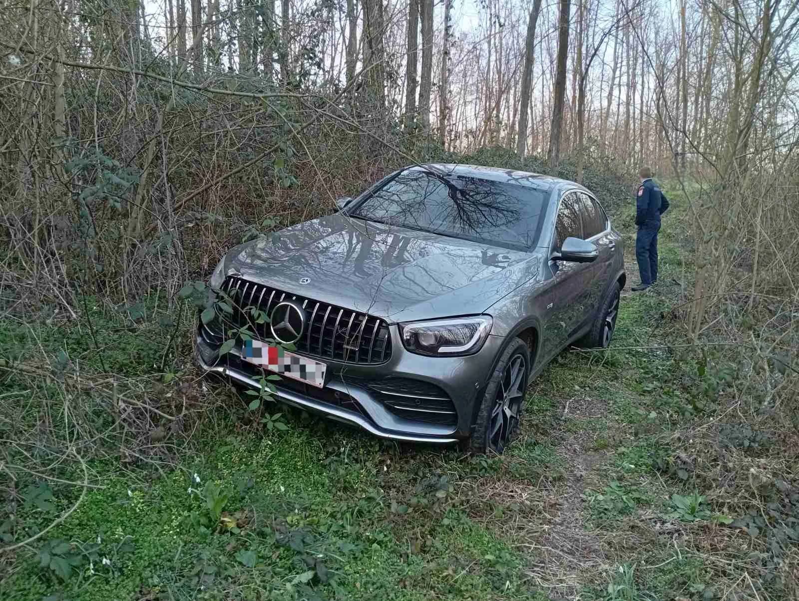 Policija vozilo našla u šumi