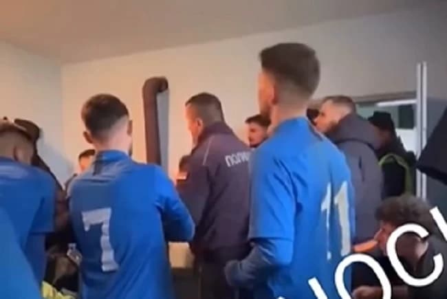 Racija usred utakmice: Srbijanska policija upala u svlačionicu, neki fudbaleri privedeni, neki pretučeni
