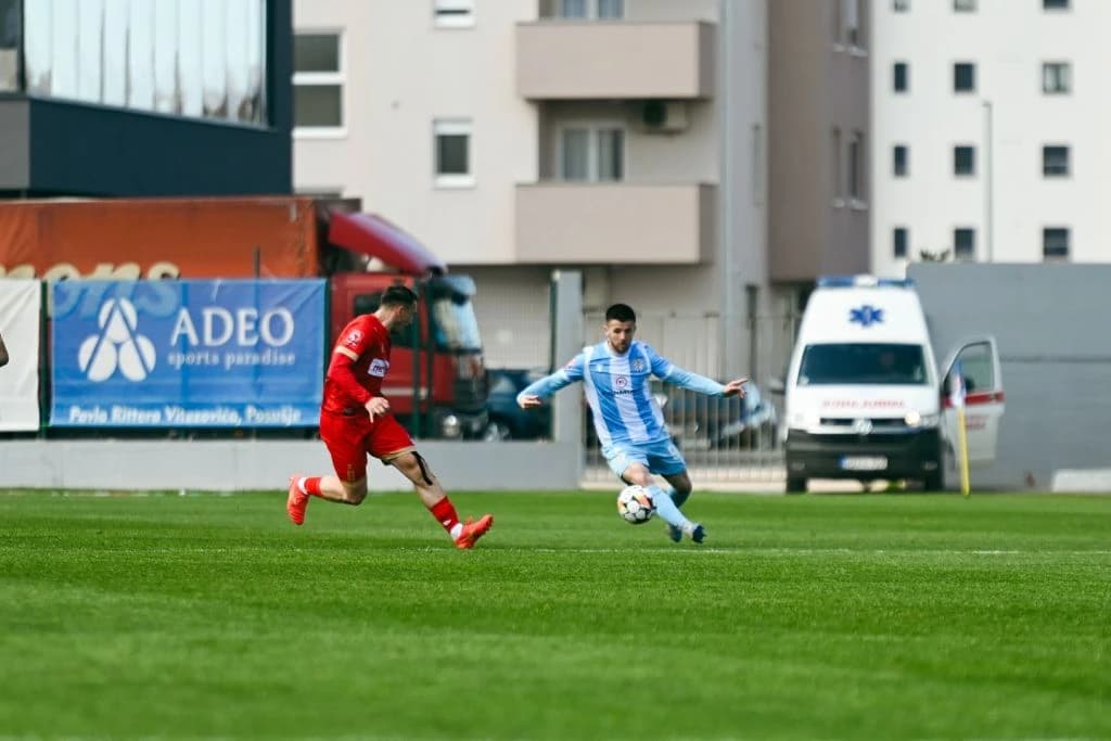 Hasanović (crveni dres) u duelu protiv Kobiljara na jučerašnjoj utakmici