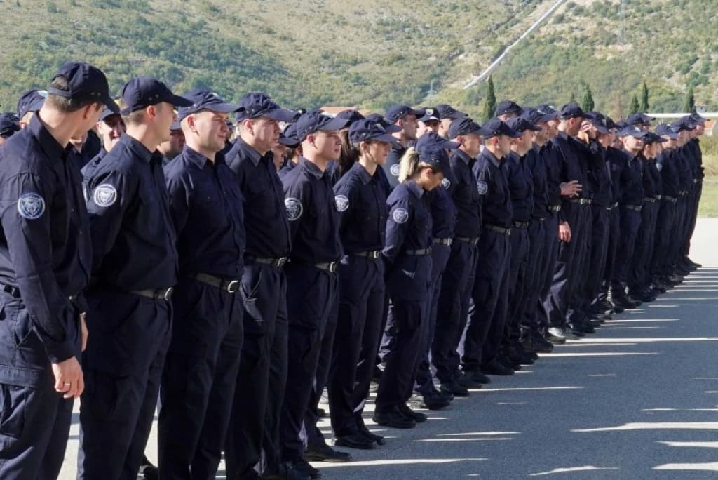 Pedeset kadeta dobilo čin policajac: Najbolja u generaciji Elda Mejrić