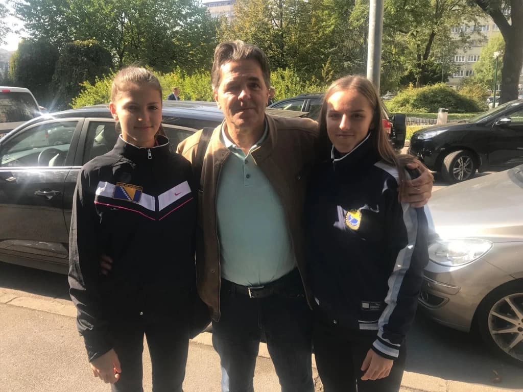 Zijad Sipović sa kćerkama