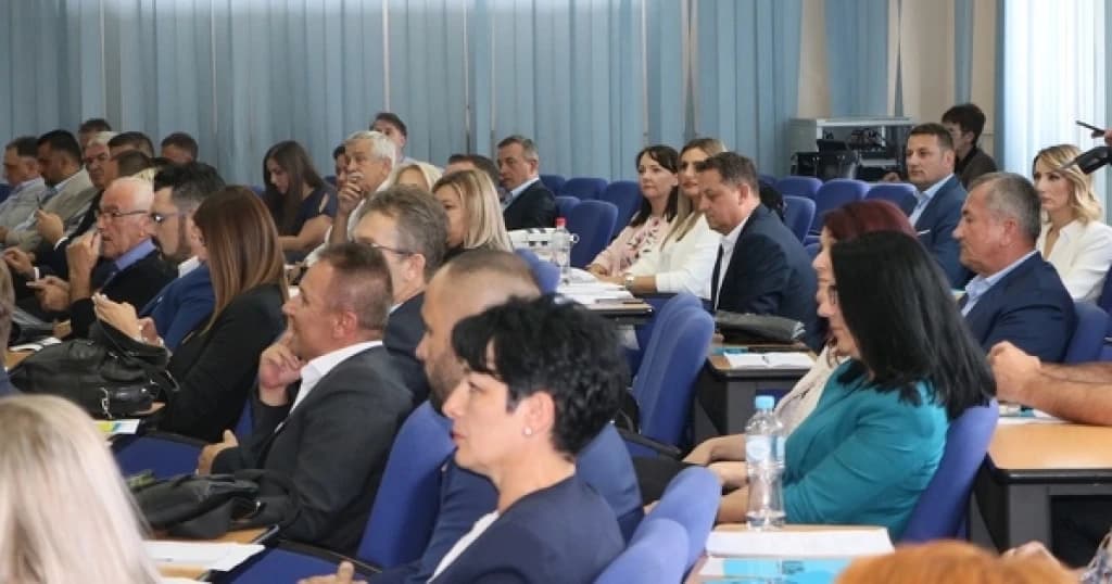 Padaju izvještaji o radu kantonalnih institucija, opozicija izašla iz sale