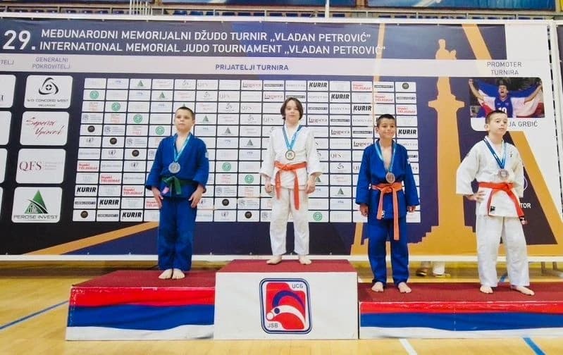 Isa Moćević na najvišoj stepenici pobjedničkog postolja