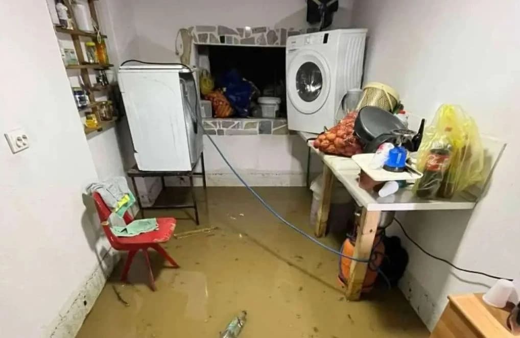 Poplavila su najmanje četiri stambena objekta