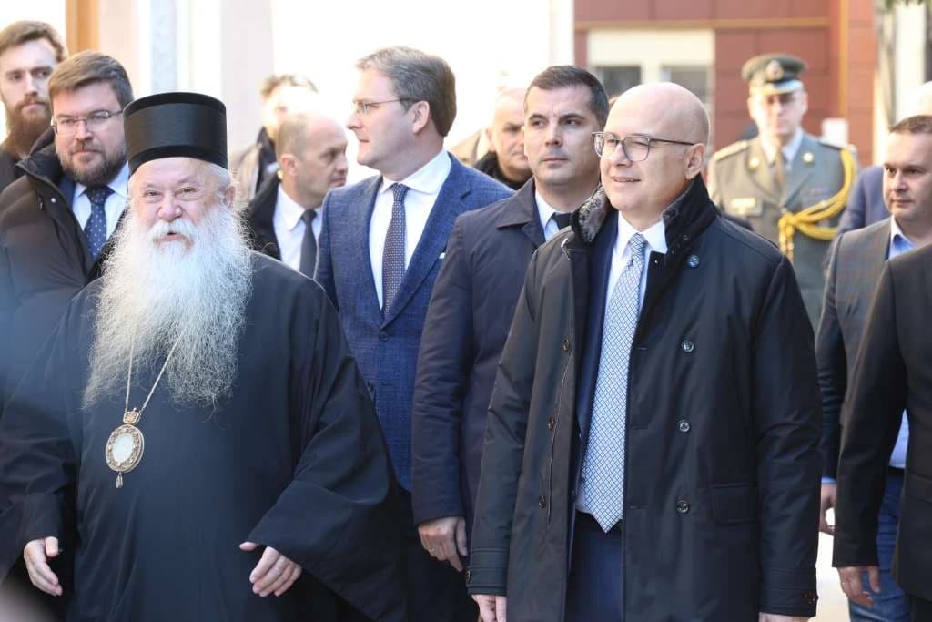 Miloš Vučević sa mitropolitom dabrobosanskim Hrizostomom