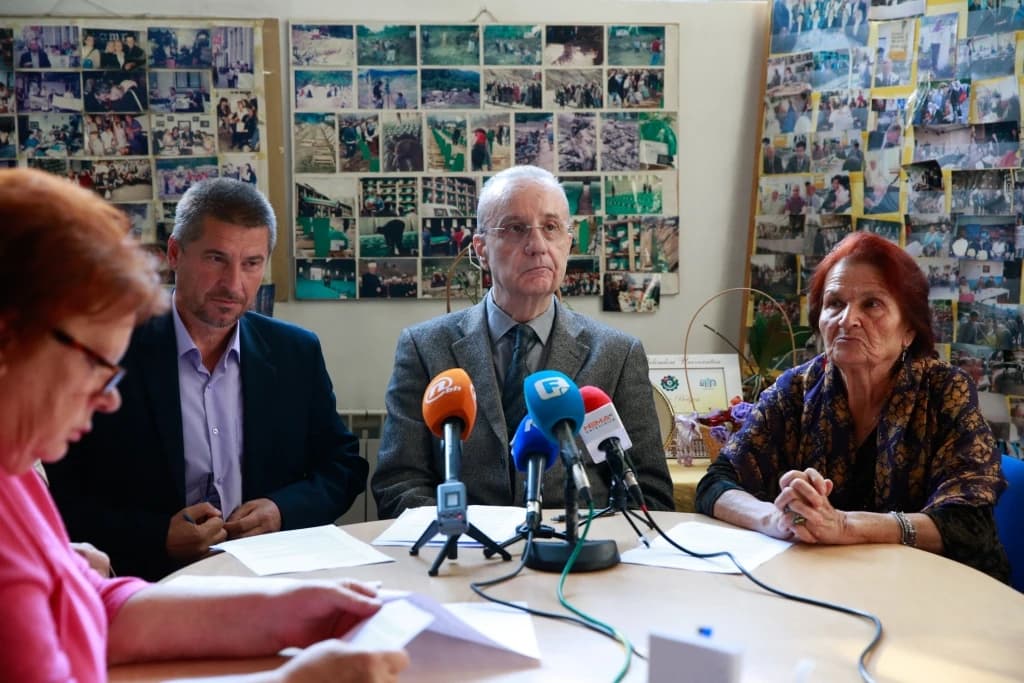 Ne povuku li odluku o Handkeu, članovi Nobelovog komiteta na spisku negatora genocida