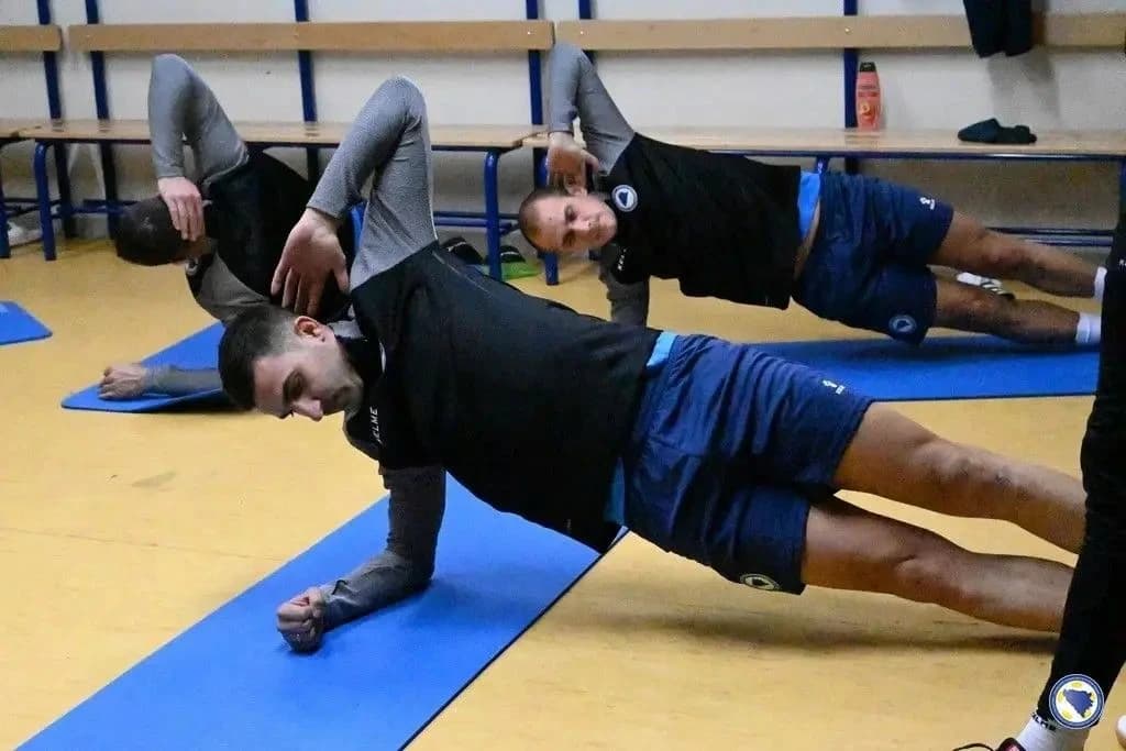 Arnautović u pozadini na pripremama futsal reprezentacije BiH