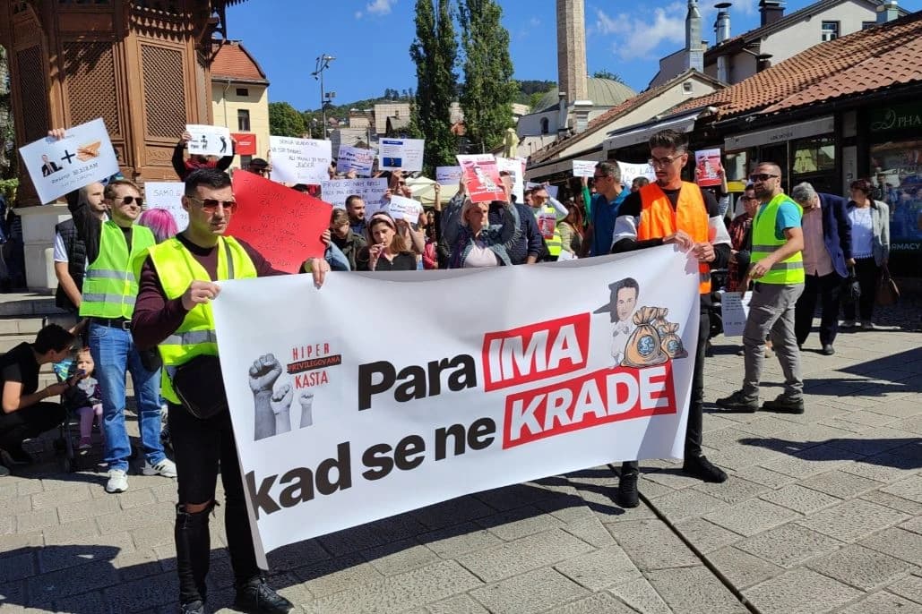 Mladima je dosta ignorisanja