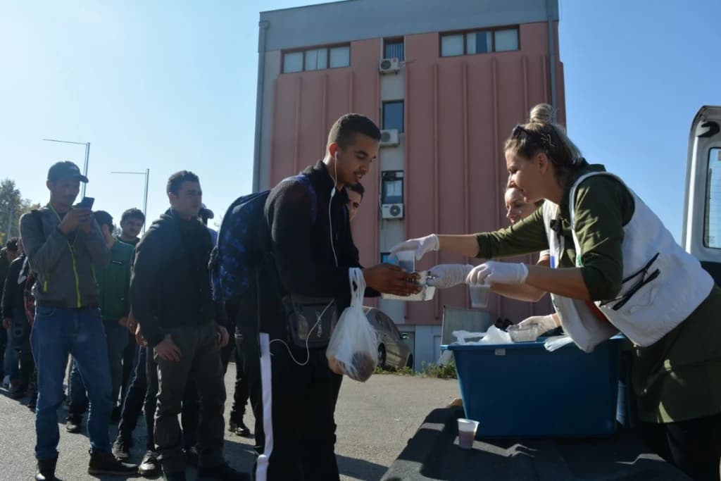 MFS-EMMAUS podijeli više od hiljadu obroka sedmično za migrante u Tuzli