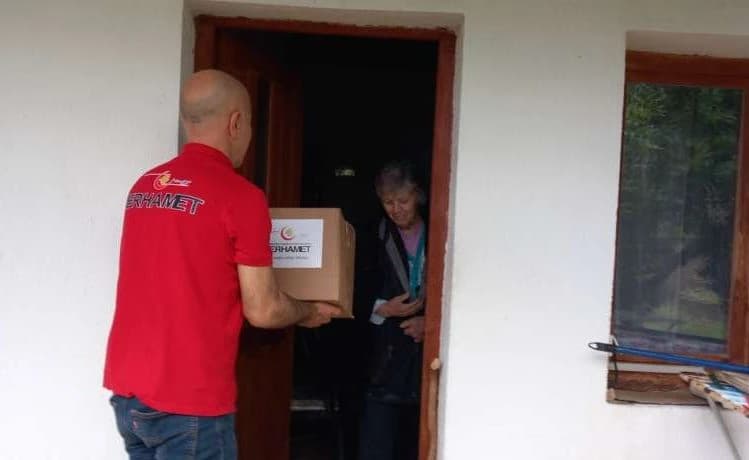 Merhamet podijelio 460 paketa pomoći na području Mostara, Konjica, Jablanice, Prozora, Stoca...