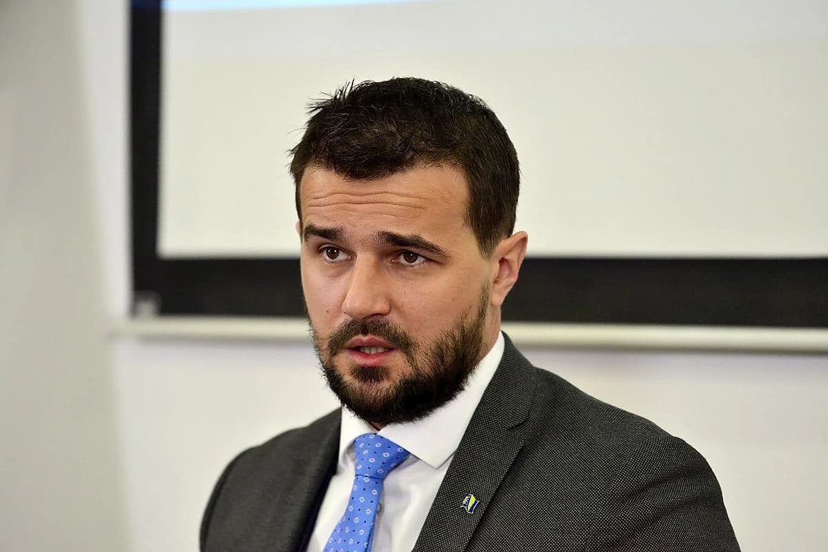 Nermin Muzur