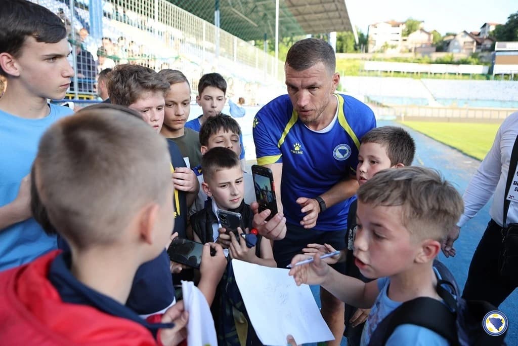 Džeko sa najmlađim navijačima