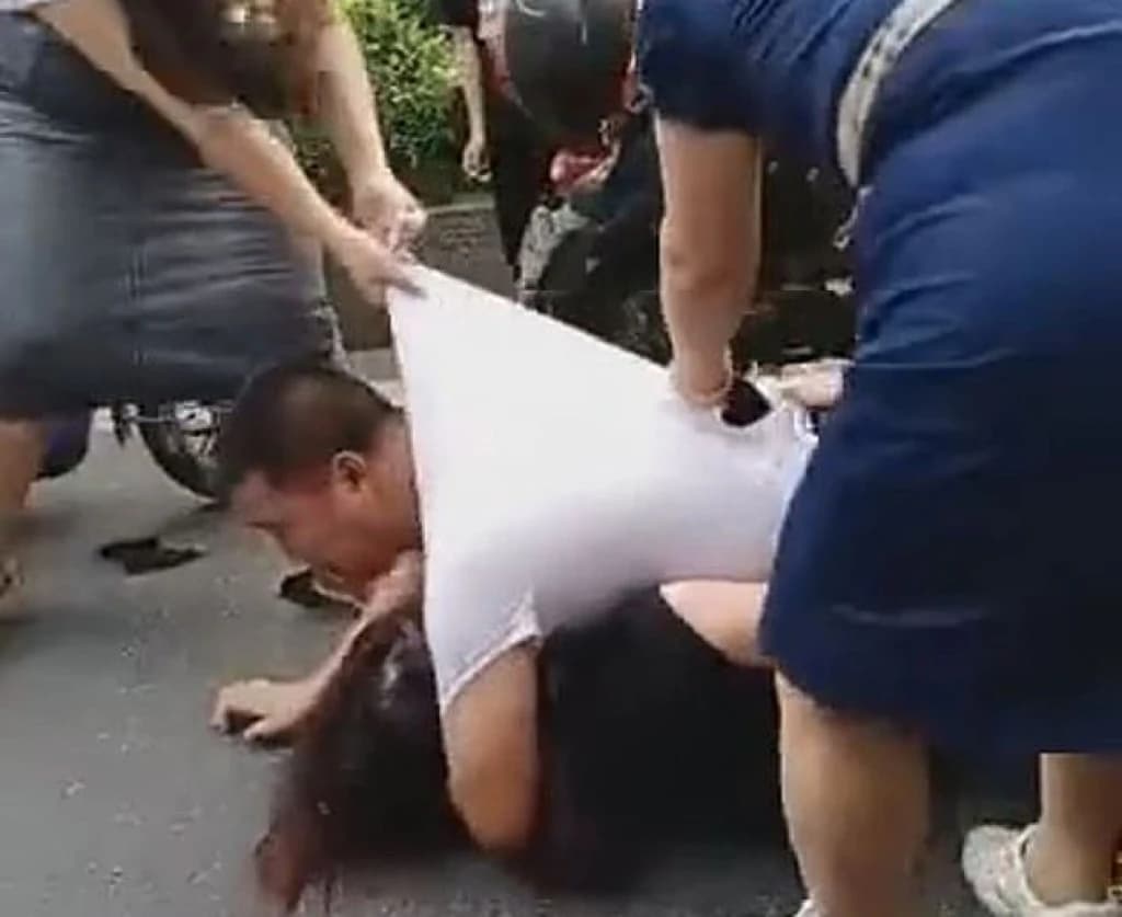 Muškarac pokušao zaštititi suprugu od bijesne ljubavnice