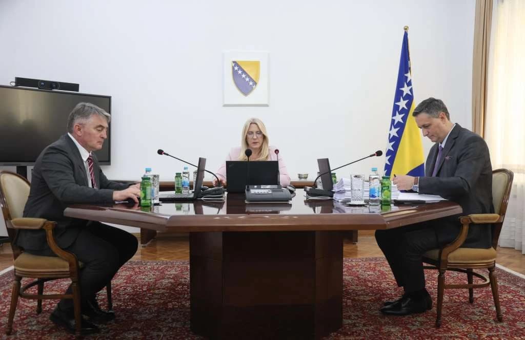 Neusaglašeni stavovi o Luhrmann