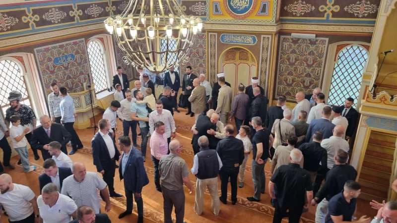 Bajram-namaz u Šarenoj džamiji u Tuzli