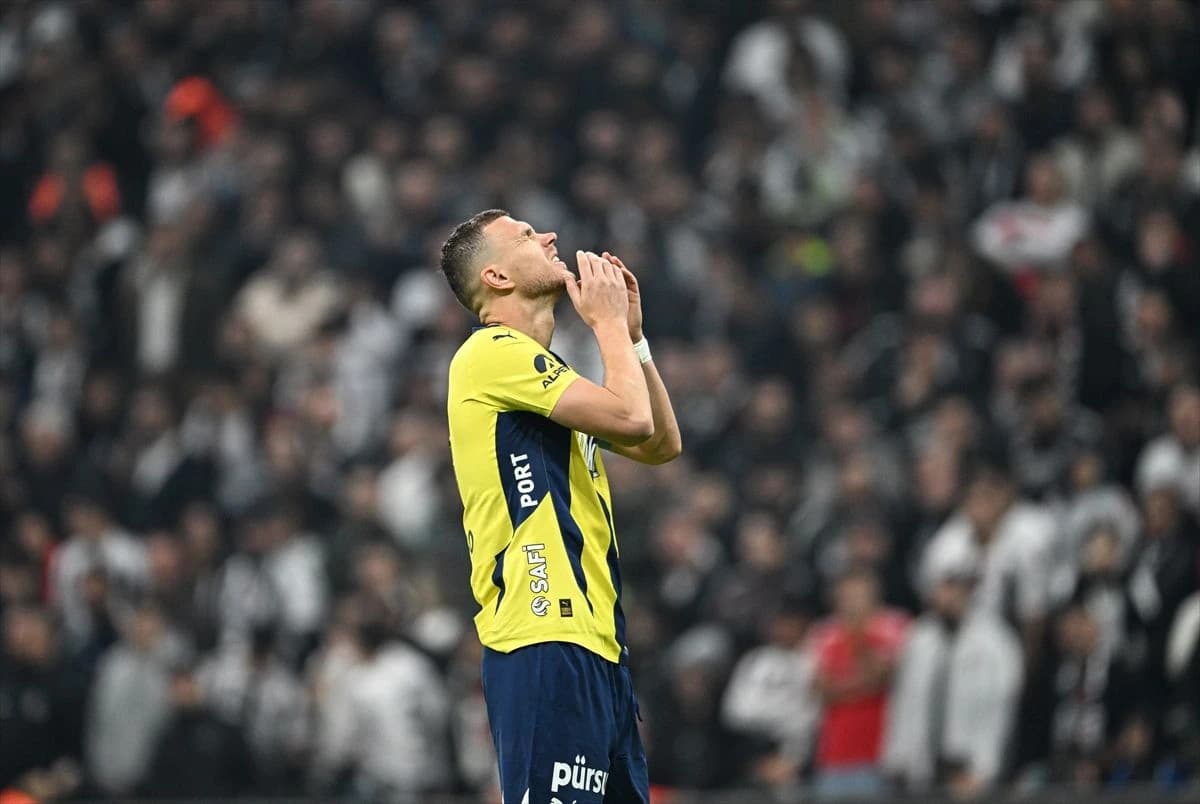 Džeko je napustio Fener i trenutno je slobodan igrač