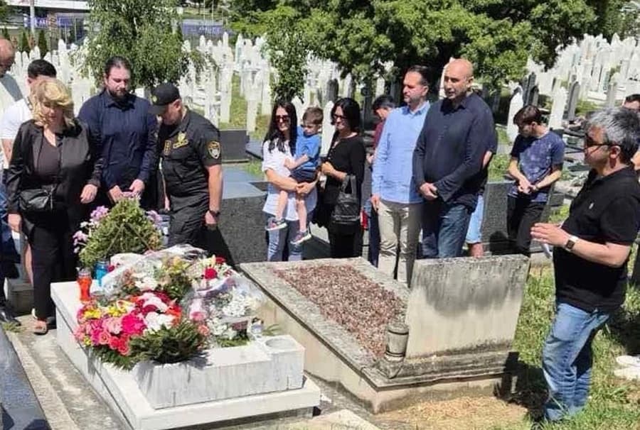 Odavanje počasti Šamarliću