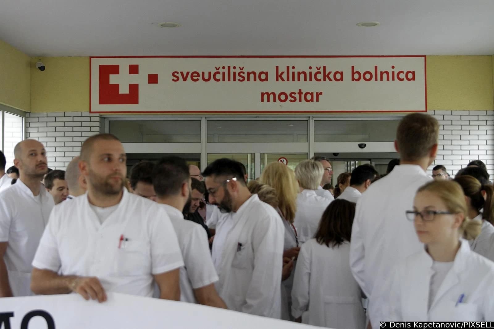 Detalj sa prošlogodišnjeg polusatnog štrajka upozorenja zdravstvenih ustanova u FBiH