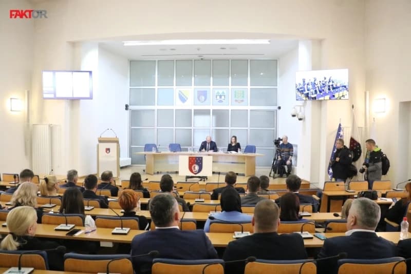 Cirkusijada u Skupštini KS