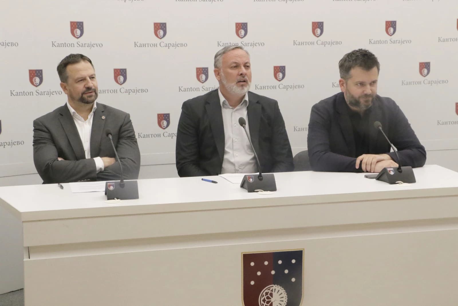 Problemi se više ne mogu gurati pod tepih