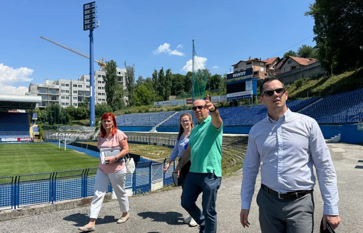 Predstavnici izvođača radova i Želje obišli južnu tribinu