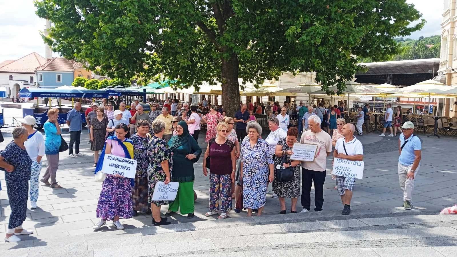 Protest penzionera u Tuzli