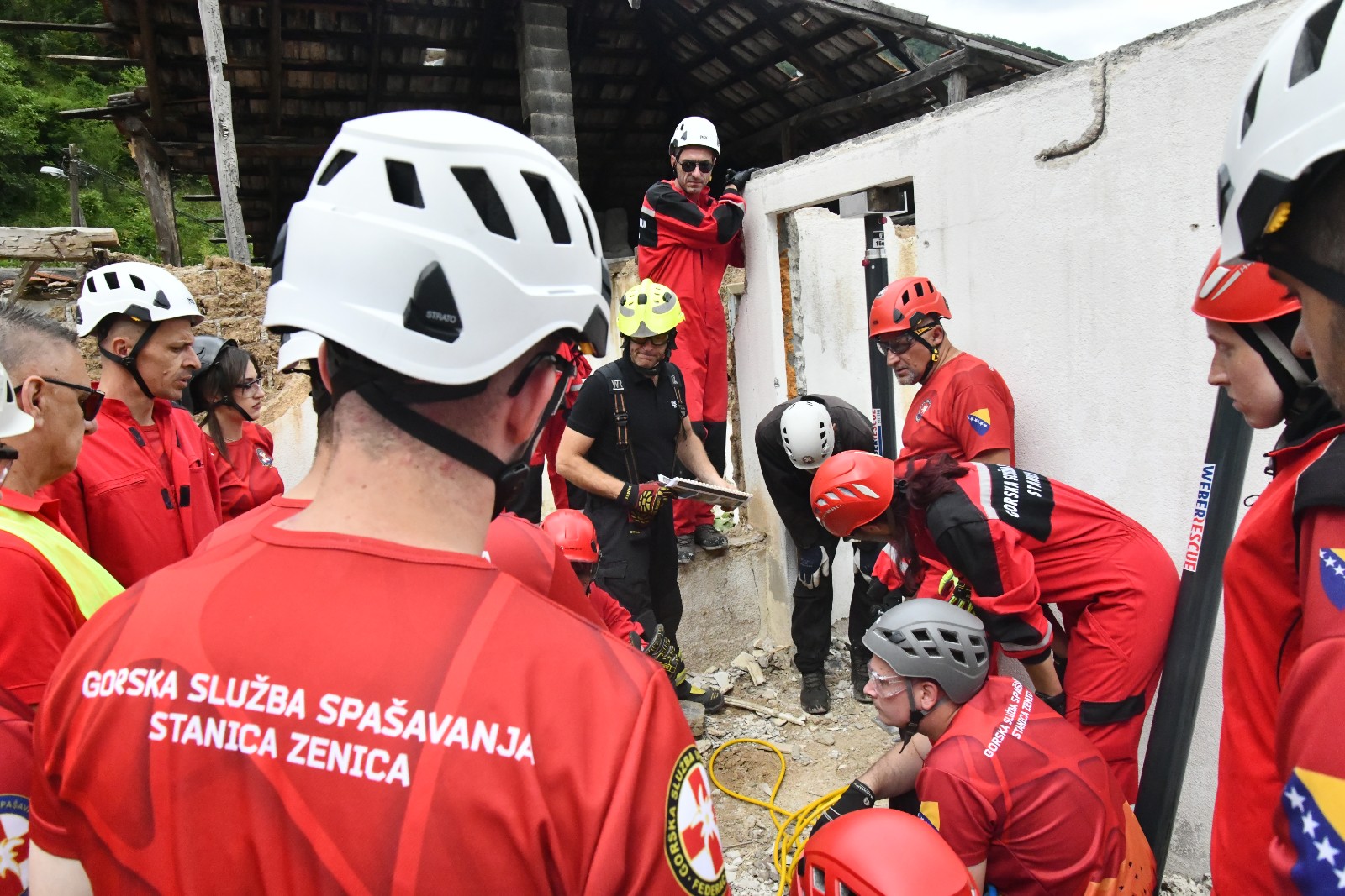 Kantonalni štab Civilne zaštite ZDK i GSS stanica i CZ Zenica spašavanje u ruševinama