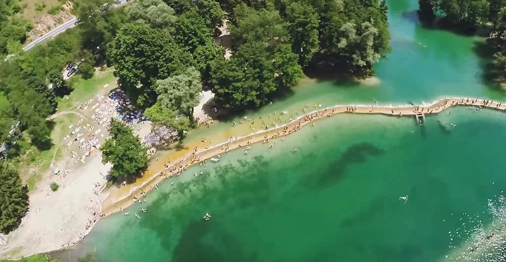 Tragedija u Jajcu: Muškarac preminuo nakon spašavanja iz rijeke
